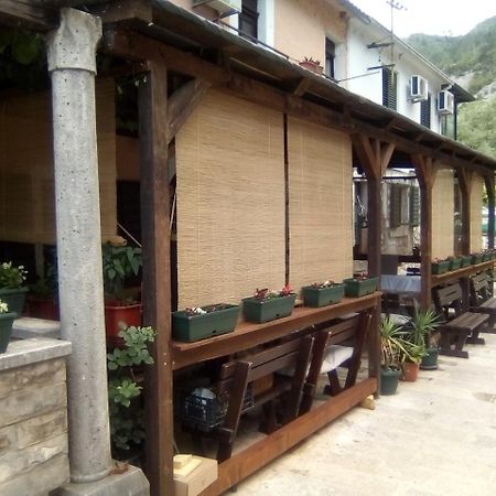 Rijeka Crnojevića Guest House Perjanik מראה חיצוני תמונה