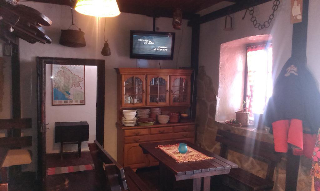 Rijeka Crnojevića Guest House Perjanik מראה חיצוני תמונה