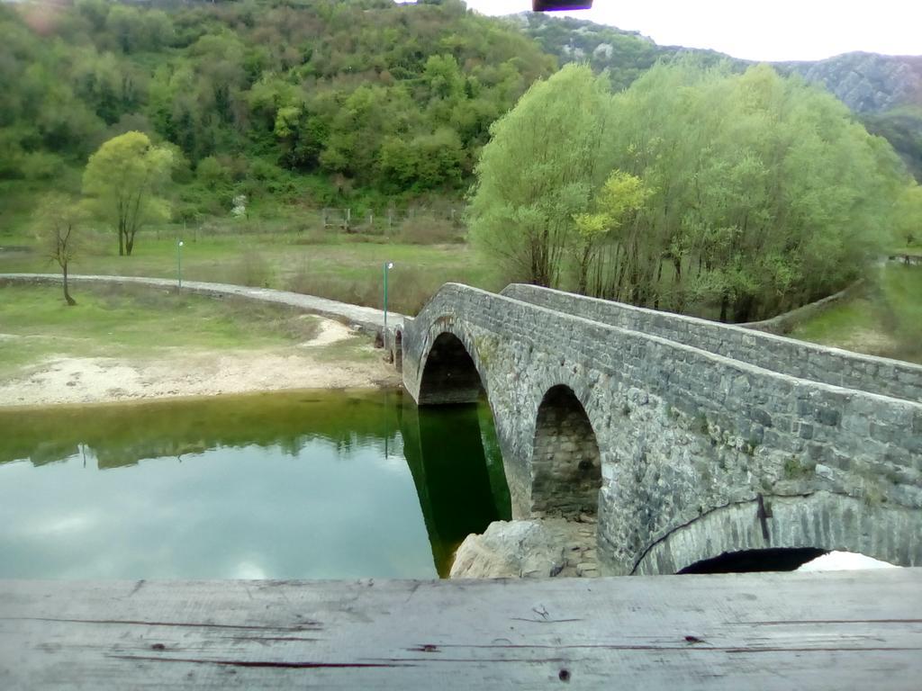 Rijeka Crnojevića Guest House Perjanik מראה חיצוני תמונה
