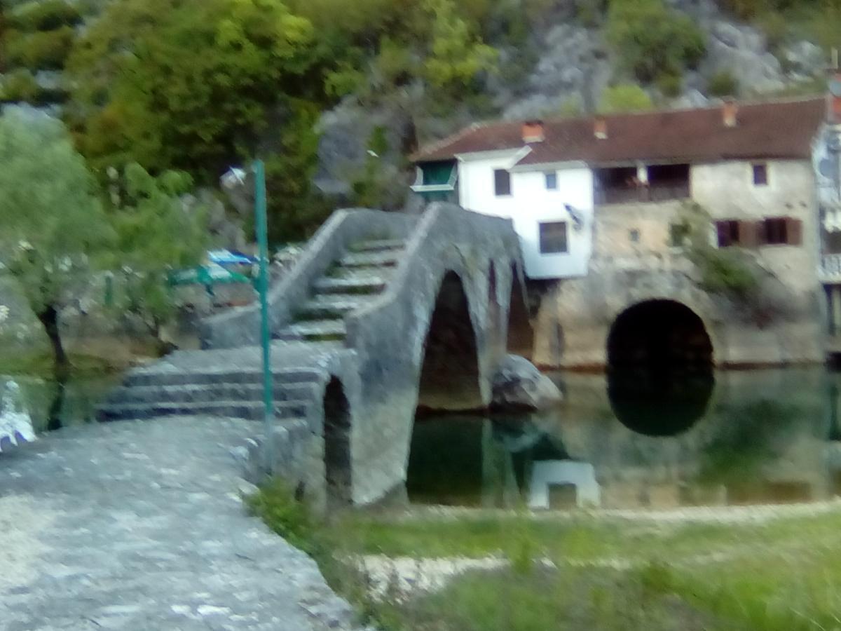 Rijeka Crnojevića Guest House Perjanik מראה חיצוני תמונה