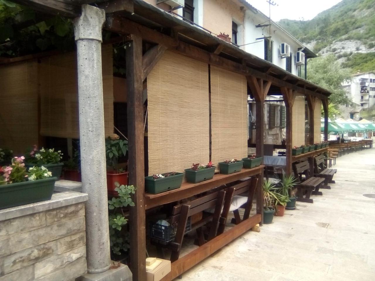 Rijeka Crnojevića Guest House Perjanik מראה חיצוני תמונה